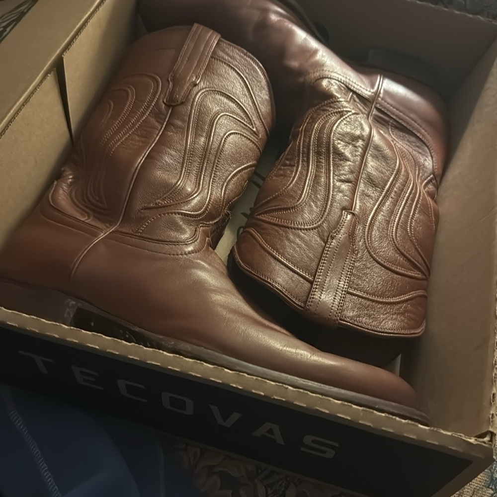 Tecovas HAZELNUT Brown and  Accessories - Picture 2 of 12